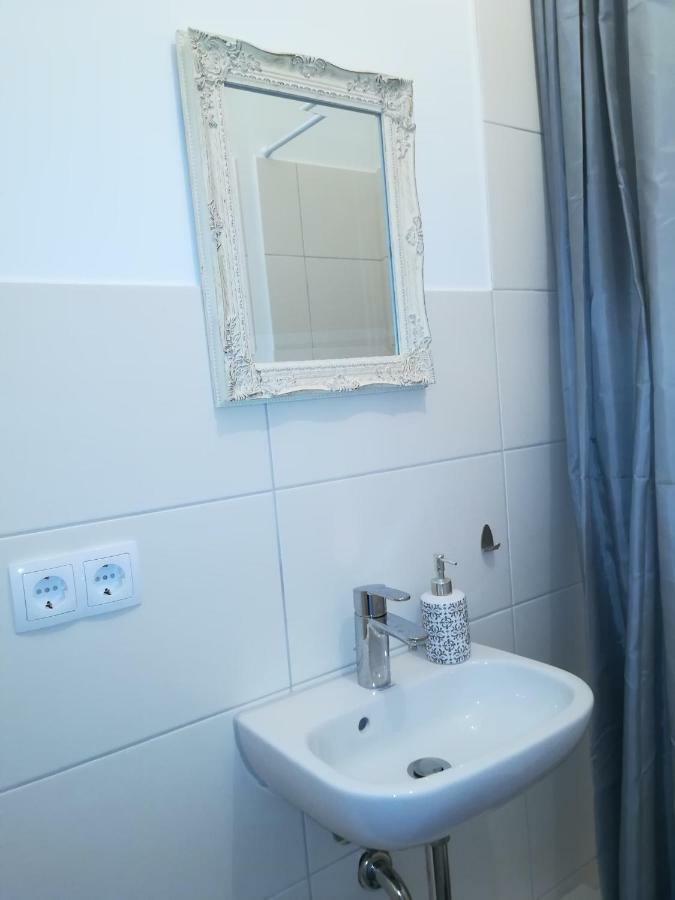 Zentrales Apartment In เกลเซนเคียร์เคน ภายนอก รูปภาพ