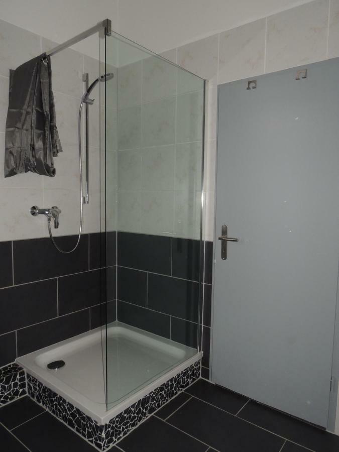 Zentrales Apartment In เกลเซนเคียร์เคน ภายนอก รูปภาพ